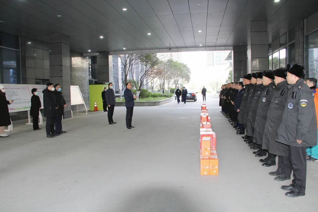玉兔送福 关怀至诚